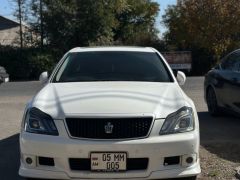 Photo of the vehicle Toyota Crown