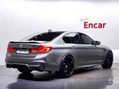 Photo of the vehicle BMW M5