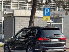 Photo of the vehicle BMW X7