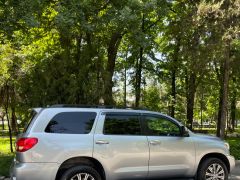 Сүрөт унаа Toyota Sequoia