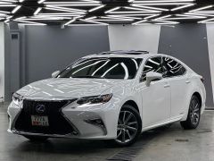 Photo of the vehicle Lexus ES