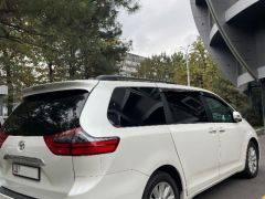 Фото авто Toyota Sienna