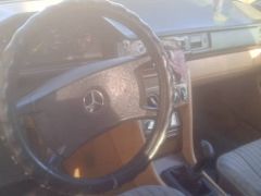 Сүрөт унаа Mercedes-Benz W124