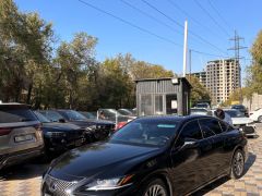 Photo of the vehicle Lexus ES