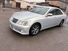 Photo of the vehicle Toyota Crown