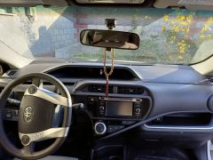 Сүрөт унаа Toyota Prius c