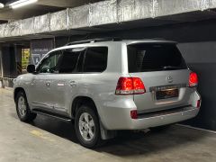 Photo of the vehicle Toyota Land Cruiser