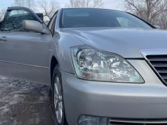 Photo of the vehicle Toyota Crown