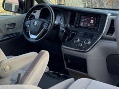 Photo of the vehicle Toyota Sienna