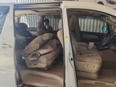 Photo of the vehicle Toyota Alphard