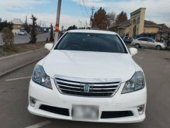 Photo of the vehicle Toyota Crown