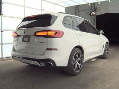 Photo of the vehicle BMW X5