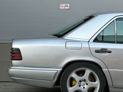 Сүрөт унаа Mercedes-Benz W124