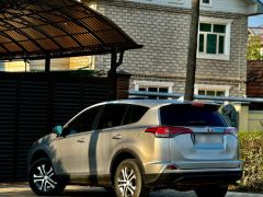 Сүрөт унаа Toyota RAV4