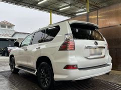 Photo of the vehicle Lexus GX