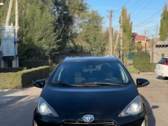 Сүрөт унаа Toyota Prius c