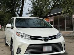 Фото авто Toyota Sienna