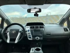 Фото авто Toyota Prius v (+)