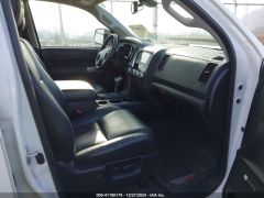 Photo of the vehicle Toyota Sequoia