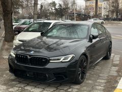 Photo of the vehicle BMW M5