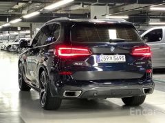 Photo of the vehicle BMW X5