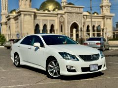 Photo of the vehicle Toyota Crown