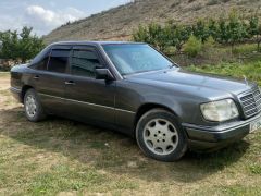 Сүрөт унаа Mercedes-Benz W124