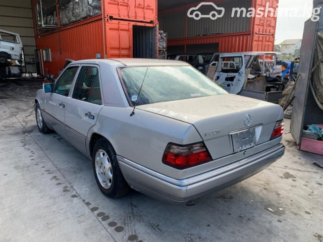 Запчасти и расходники - Крышка багажника W124