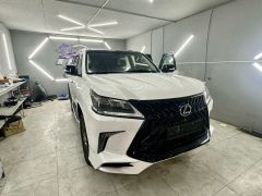 Photo of the vehicle Lexus LX