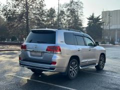 Photo of the vehicle Toyota Land Cruiser