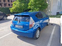 Сүрөт унаа Toyota Prius c