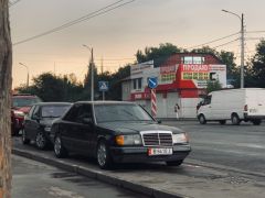 Фото авто Mercedes-Benz W124