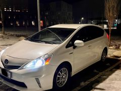 Photo of the vehicle Toyota Prius v (+)