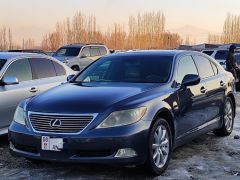 Photo of the vehicle Lexus LS