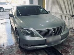 Photo of the vehicle Lexus LS