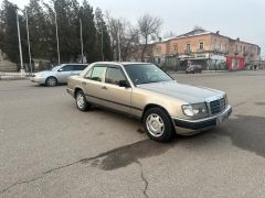 Сүрөт унаа Mercedes-Benz W124