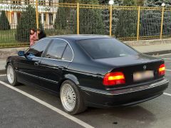 Photo of the vehicle BMW 5 Series