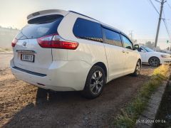 Photo of the vehicle Toyota Sienna