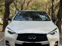 Фото авто Infiniti Q30