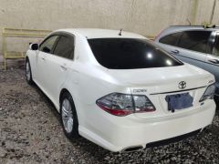 Photo of the vehicle Toyota Crown