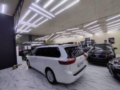 Фото авто Toyota Sienna