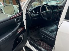 Photo of the vehicle Lexus LX