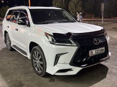 Photo of the vehicle Lexus LX