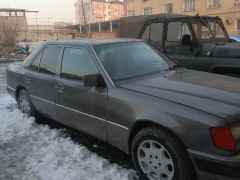 Сүрөт унаа Mercedes-Benz W124