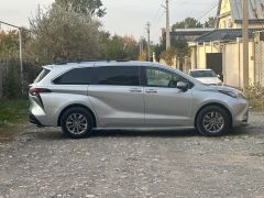 Photo of the vehicle Toyota Sienna