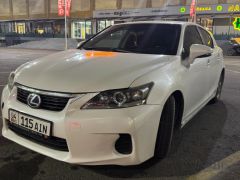 Photo of the vehicle Lexus CT