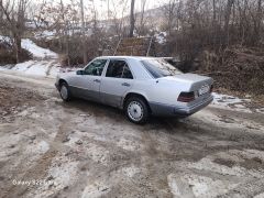 Сүрөт унаа Mercedes-Benz W124