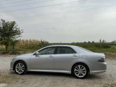 Photo of the vehicle Toyota Crown