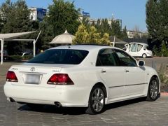 Photo of the vehicle Toyota Crown