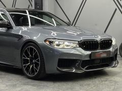 Photo of the vehicle BMW M5